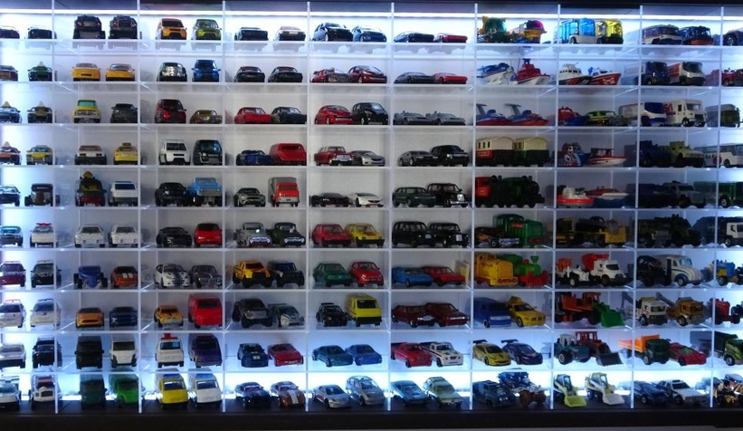 Oyuncak araba sevgisi koleksiyona dönüştü: 3 bin model biriktirdi