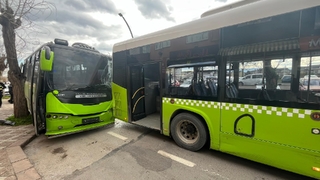 Özel halk otobüsü ile belediye otobüsü çarpıştı: 6 yaralı