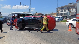 Özel halk otobüsü ile otomobil çarpıştı: 5 yaralı