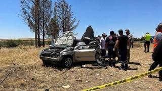 Özel harekat polisi kazada hayatını kaybetti, eşi ise yaralandı.