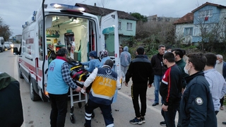 Paket servisi yapan kamyonet çarptı