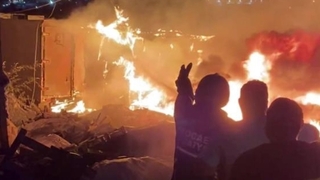 Palet deposu alev alev yandı