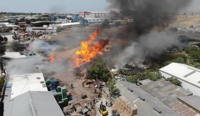 Palet fabrikası yandı