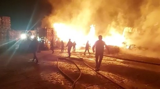 Paletler alev alev yandı