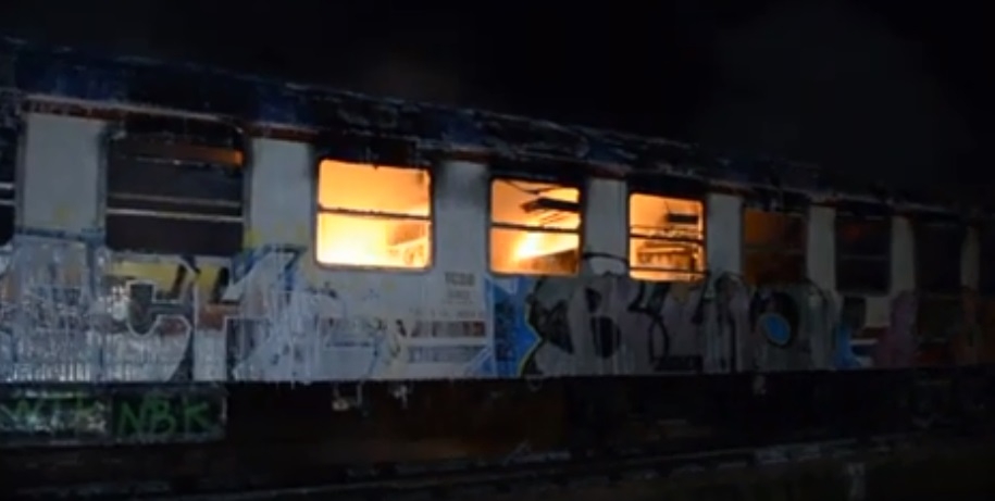 Pamukova'da vagonlar yandı