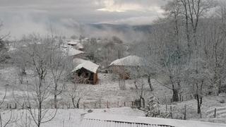 Pamukova'nın yüksek kesimleri beyaza büründü