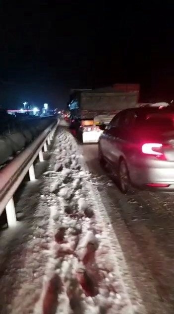 Pamukova yolu kapandı