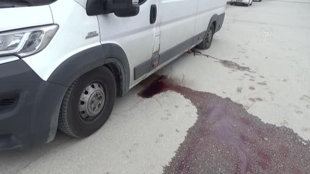 Panelvandan sızan kan polisi alarma geçirdi