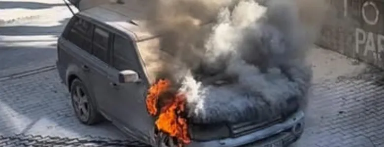 Panik anları; Otomobil alevler içinde kaldı