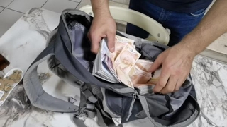 Para dolu çantayı restoranda unuttu