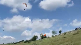 Paraşütçüler yere çakıldı: 1 ölü 2 yaralı