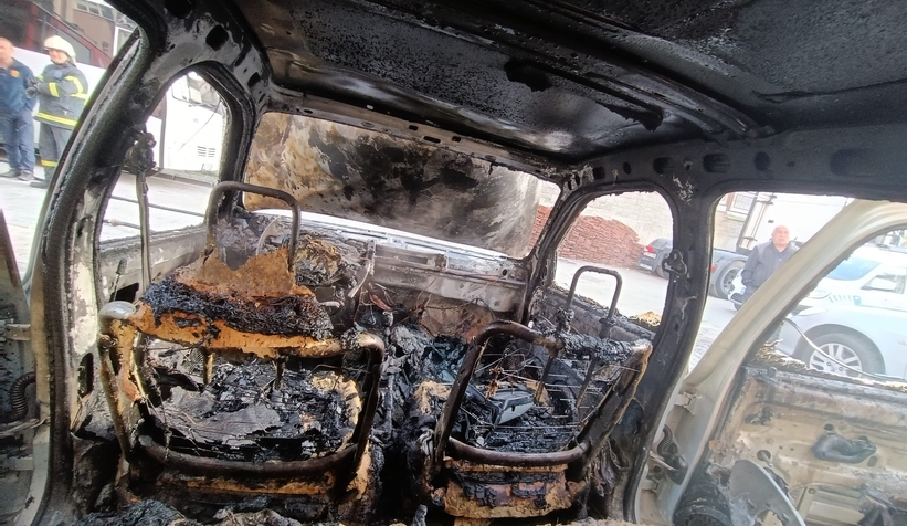 Park halinde alev alev yanarak küle döndü