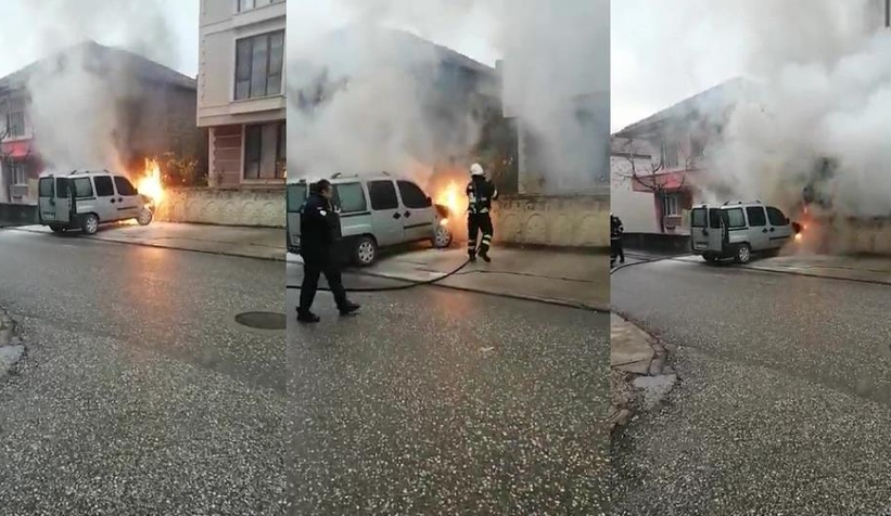 Park halindeki hafif ticari araç alev alev yandı