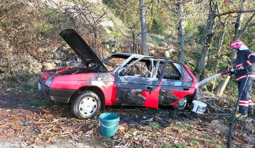 Park halindeki otomobil yandı