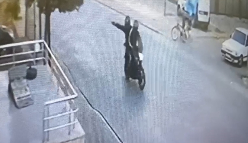 Park halindeki otomobiller böyle kurşunlandı