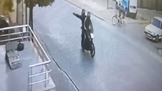 Park halindeki otomobiller böyle kurşunlandı