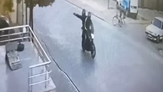 Park halindeki otomobiller böyle kurşunlandı