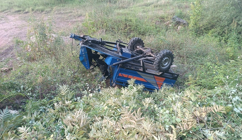 Pat pat şarampole yuvarlandı:1 ölü