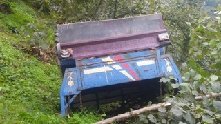 Pat pat şarampole yuvarlandı