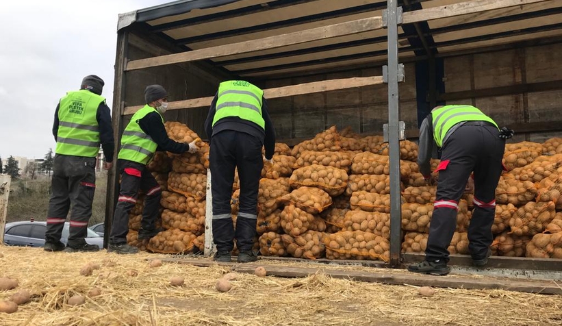 Patates ve soğanlar ücretsiz dağıtılmaya başlandı