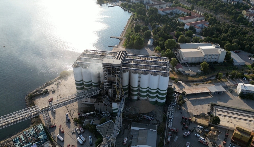 Patlamanın ardından depo havadan görüntülendi