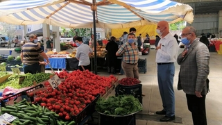 Pazarcı esnafı bayramın son günü tezgahlarını kurdu
