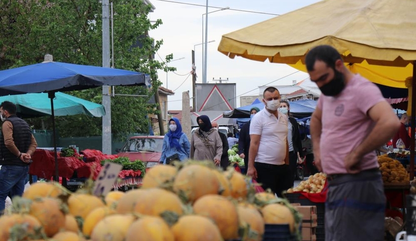 Pazarlar açıldı; Vatandaş akın etti