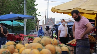 Pazarlar açıldı; Vatandaş akın etti