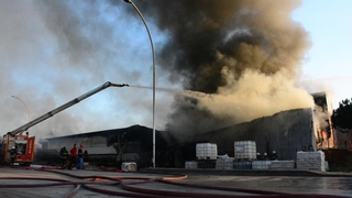 Petrol firmasında çıkan yangın güçlükle söndürüldü
