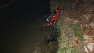 Pikapla dereye uçtular: 1 ölü, 3 yaralı