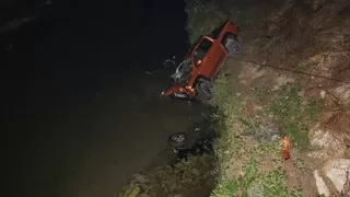 Pikapla dereye uçtular: 1 ölü, 3 yaralı