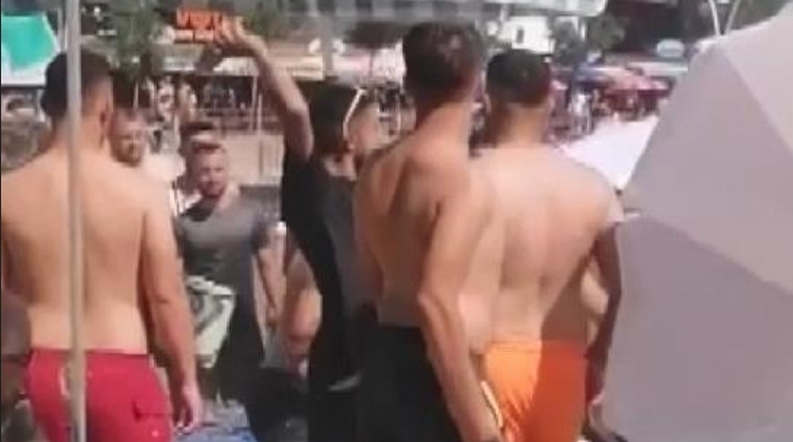 Plajda bir garip kavga