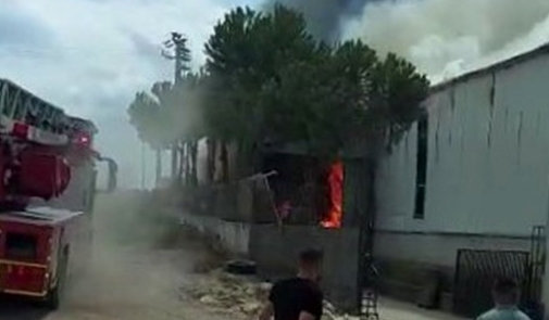 Plastik fabrikasında çıkan yangın söndürüldü