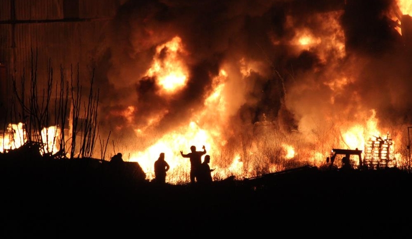 Plastik fabrikasında yangın
