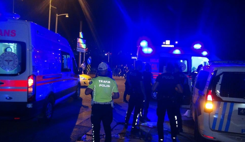 Polis aracına cip çarptı: 2 polis memuru yaralandı
