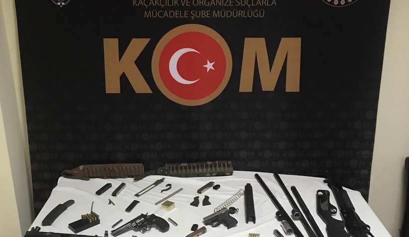 Polis baskınında 7 tabanca, 2 av tüfeği ele geçirildi