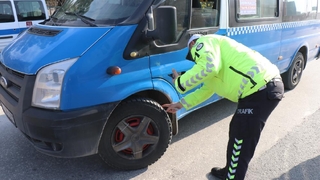 Polis ekipleri kış lastiği denetiminde