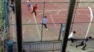 Polis sirenini duyunca böyle kaçtılar