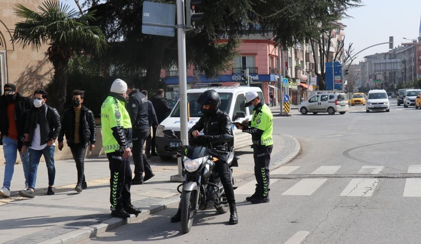 Polis yasağı delenleri enseledi