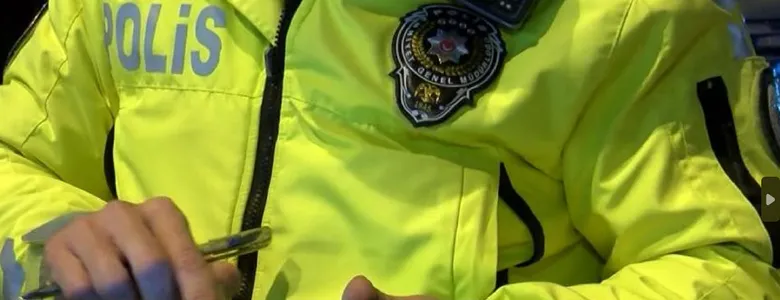 Polise yumruk atıp saldıran baba tutuklandı