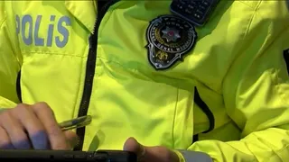 Polise yumruk atıp saldıran baba tutuklandı