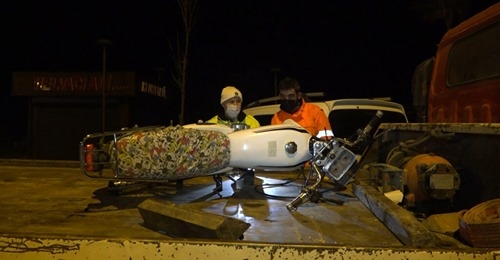 Polisi görünce motosikleti bırakıp kaçtı