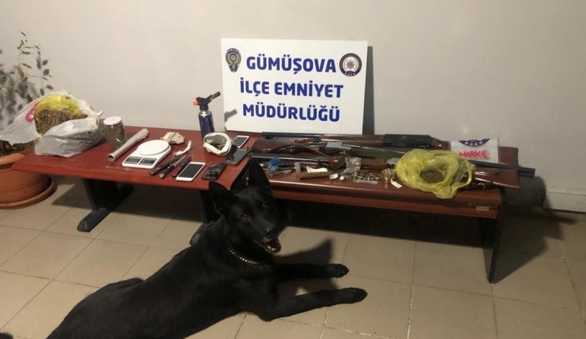 Polisin dikkati cephaneliği ortaya çıkardı