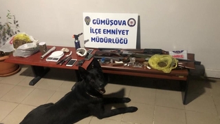 Polisin dikkati cephaneliği ortaya çıkardı