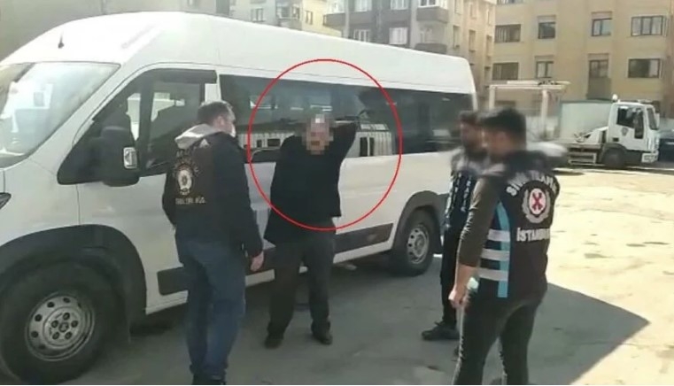  Polisler gözlerine inanamadı; Tek kollu okul servisi sürücüsü