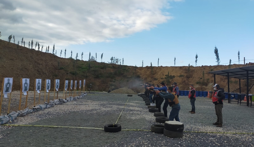 Polislere atış eğitimi