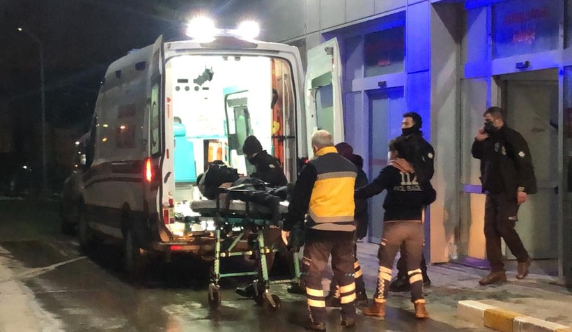 Polislere bıçaklı saldırı: 2 yaralı