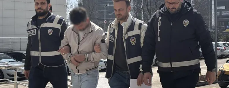 Poşet dolusu para ve altınlarla yakalandı