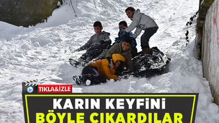 Poşetlerle kayarak eğlendiler