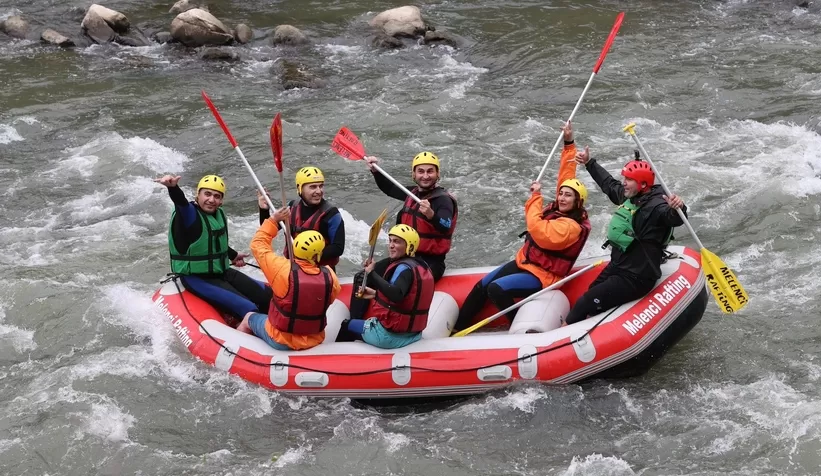 Protokol Melen'de rafting yaptı